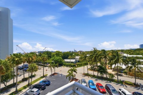 Copropriété à vendre à Fort Lauderdale, Floride: 3 chambres, 120.12 m2 № 2188149 - photo 6