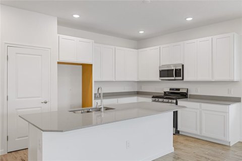 House in Mount Dora, Florida 3 bedrooms, 182.65 sq.m. № 1768982 - photo 3