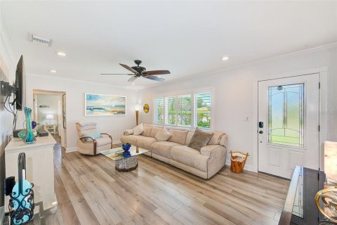 Casa en venta en Saint Petersburg, Florida, 3 dormitorios, 123.75 m2 № 1634868 - foto 4