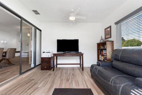 House in Lakeland, Florida 2 bedrooms, 152.08 sq.m. № 2130088 - photo 14