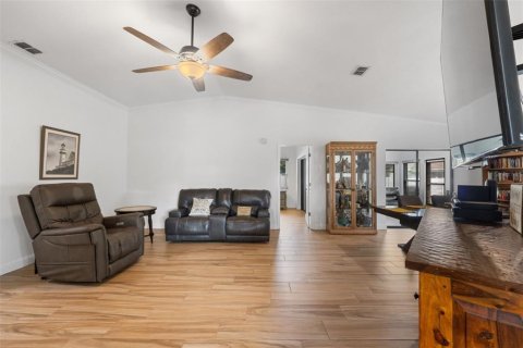 House in Lakeland, Florida 2 bedrooms, 152.08 sq.m. № 2130088 - photo 3
