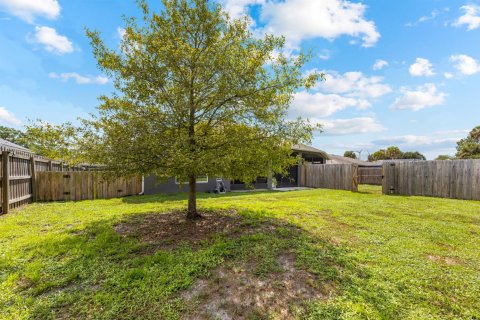 Villa ou maison à vendre à Palm Bay, Floride: 5 chambres, 226.22 m2 № 2399753 - photo 25