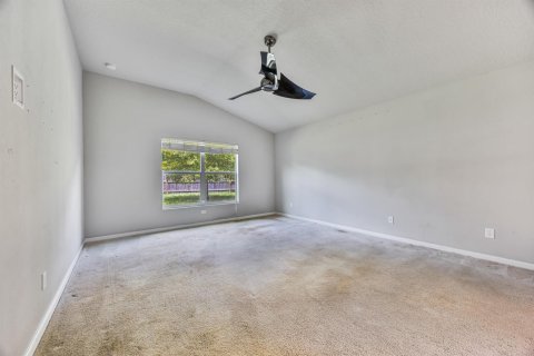 Villa ou maison à vendre à Palm Bay, Floride: 5 chambres, 226.22 m2 № 2399753 - photo 18