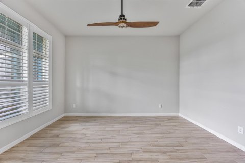 Villa ou maison à vendre à Palm Bay, Floride: 5 chambres, 226.22 m2 № 2399753 - photo 3