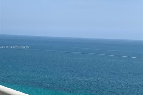 Condominio en alquiler en Hallandale Beach, Florida, 3 dormitorios, 171.03 m2 № 2057963 - foto 23