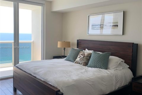 Condominio en alquiler en Hallandale Beach, Florida, 3 dormitorios, 171.03 m2 № 2057963 - foto 12
