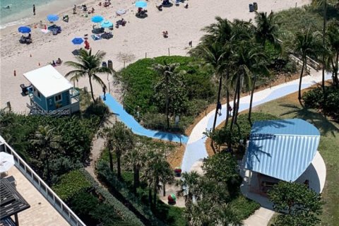 Condominio en alquiler en Hallandale Beach, Florida, 3 dormitorios, 171.03 m2 № 2057963 - foto 7