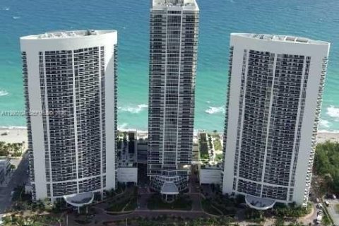 Condominio en Hallandale Beach, Florida, 3 dormitorios  № 2057963