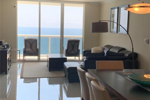 Condominio en alquiler en Hallandale Beach, Florida, 3 dormitorios, 171.03 m2 № 2057963 - foto 19