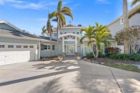 Casa en venta en North Redington Beach, Florida, 3 dormitorios, 219.9 m2 № 1765545 - foto 1