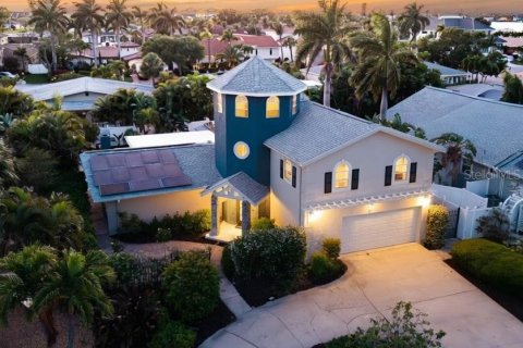 Casa en Tierra Verde, Florida 4 dormitorios, 276.01 m2 № 2152161