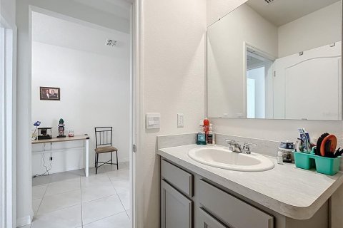House in Tavares, Florida 4 bedrooms, 173.45 sq.m. № 1608983 - photo 24