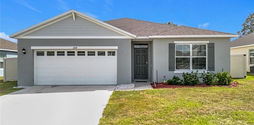 House in Tavares, Florida 4 bedrooms, 173.45 sq.m. № 1608983