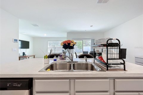 House in Tavares, Florida 4 bedrooms, 173.45 sq.m. № 1608983 - photo 8