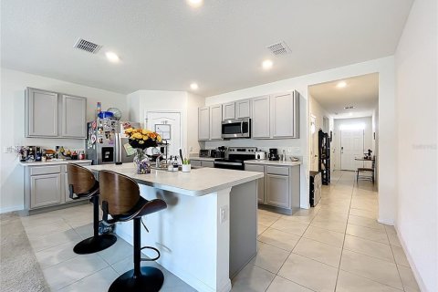 House in Tavares, Florida 4 bedrooms, 173.45 sq.m. № 1608983 - photo 12