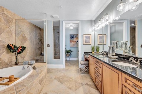 Condo in Palmetto, Florida, 3 bedrooms  № 1903449 - photo 17