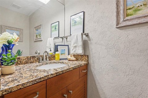 Villa ou maison à vendre à Titusville, Floride: 2 chambres, 184.23 m2 № 2429333 - photo 24