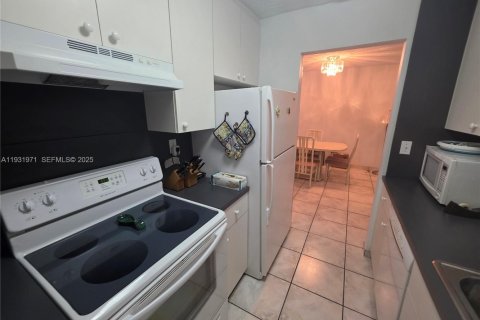 Снять в аренду кондоминиум в Майами, Флорида 1 спальня, 56.67м2, № 1990984 - фото 2