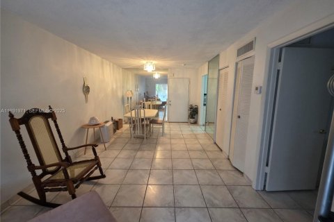 Снять в аренду кондоминиум в Майами, Флорида 1 спальня, 56.67м2, № 1990984 - фото 4