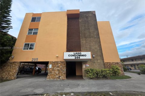 Снять в аренду кондоминиум в Майами, Флорида 1 спальня, 56.67м2, № 1990984 - фото 1