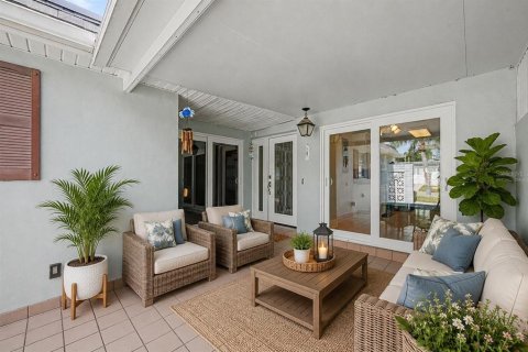 Condo in Saint Petersburg, Florida, 2 bedrooms  № 2258782 - photo 29