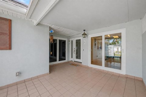 Condo in Saint Petersburg, Florida, 2 bedrooms  № 2258782 - photo 30