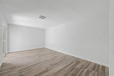 Condo in Saint Petersburg, Florida, 2 bedrooms  № 2258782 - photo 24