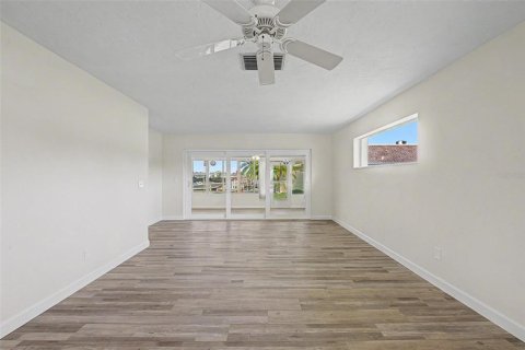 Condo in Saint Petersburg, Florida, 2 bedrooms  № 2258782 - photo 8