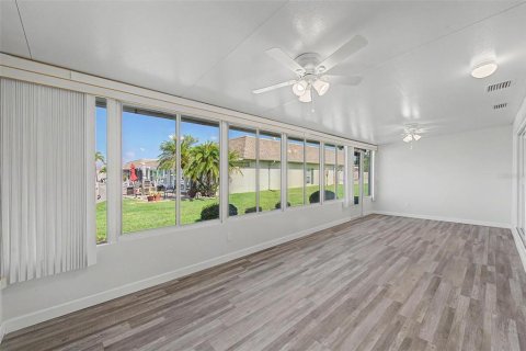 Condo in Saint Petersburg, Florida, 2 bedrooms  № 2258782 - photo 28