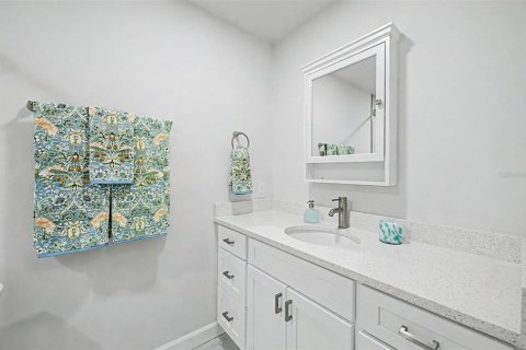 Condo in Saint Petersburg, Florida, 2 bedrooms  № 2258782 - photo 20