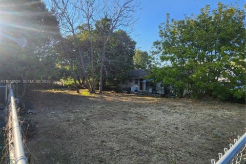 Land in Miami, Florida № 2080773