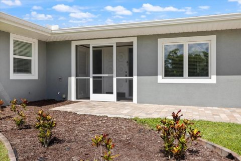 House in Port Charlotte, Florida 3 bedrooms, 197.14 sq.m. № 1791619 - photo 4