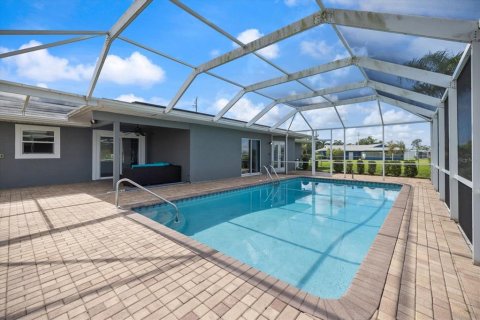 House in Port Charlotte, Florida 3 bedrooms, 197.14 sq.m. № 1791619 - photo 28