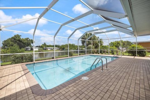 House in Port Charlotte, Florida 3 bedrooms, 197.14 sq.m. № 1791619 - photo 2