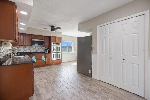 House in Port Charlotte, Florida 3 bedrooms, 197.14 sq.m. № 1791619 - photo 9