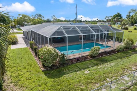 House in Port Charlotte, Florida 3 bedrooms, 197.14 sq.m. № 1791619 - photo 30