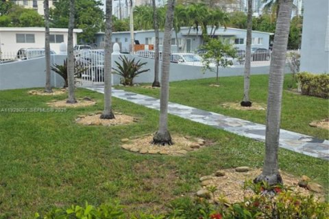 Снять в аренду кондоминиум в Майами, Флорида 2 спальни, 78.04м2, № 1987300 - фото 4