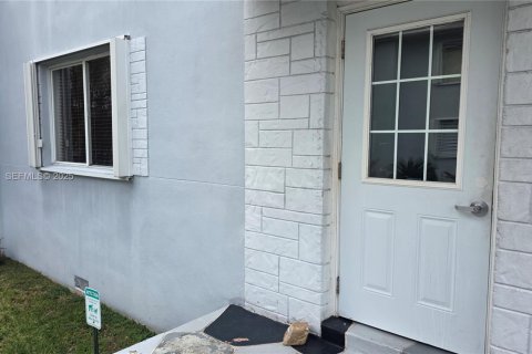 Снять в аренду кондоминиум в Майами, Флорида 2 спальни, 78.04м2, № 1987300 - фото 7