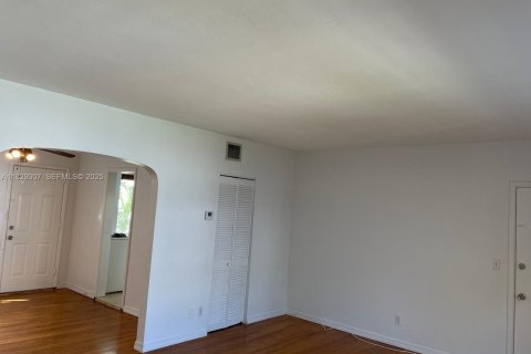 Снять в аренду кондоминиум в Майами, Флорида 2 спальни, 78.04м2, № 1987300 - фото 9