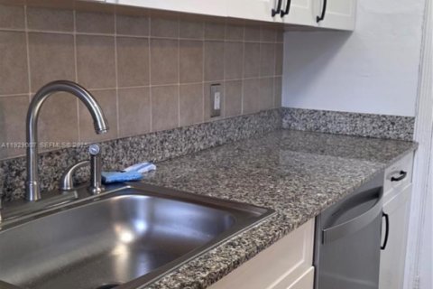 Снять в аренду кондоминиум в Майами, Флорида 2 спальни, 78.04м2, № 1987300 - фото 25