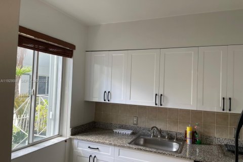 Снять в аренду кондоминиум в Майами, Флорида 2 спальни, 78.04м2, № 1987300 - фото 27