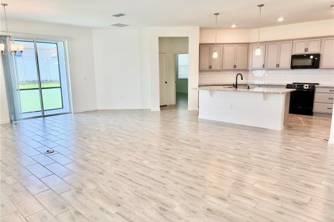House in Clermont, Florida 4 bedrooms, 185.34 sq.m. № 2277841 - photo 17