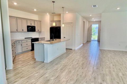 House in Clermont, Florida 4 bedrooms, 185.34 sq.m. № 2277841 - photo 15