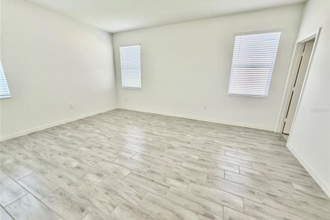 House in Clermont, Florida 4 bedrooms, 185.34 sq.m. № 2277841 - photo 4