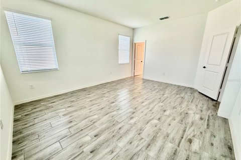 House in Clermont, Florida 4 bedrooms, 185.34 sq.m. № 2277841 - photo 3