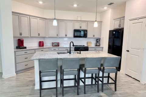 House in Clermont, Florida 4 bedrooms, 185.34 sq.m. № 2277841 - photo 11