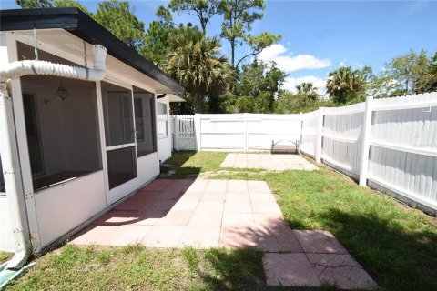 House in Palm Coast, Florida 3 bedrooms, 126.07 sq.m. № 2277314 - photo 2