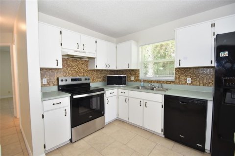 House in Palm Coast, Florida 3 bedrooms, 126.07 sq.m. № 2277314 - photo 12