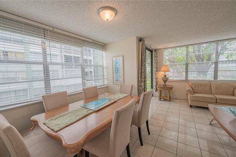 Condo in Hollywood, Florida, 2 bedrooms  № 1898111 - photo 3