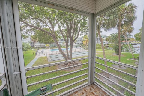 Condo in Hollywood, Florida, 2 bedrooms  № 1898111 - photo 10